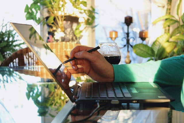 How Businesses Leverage AI and Cloud Computing Image