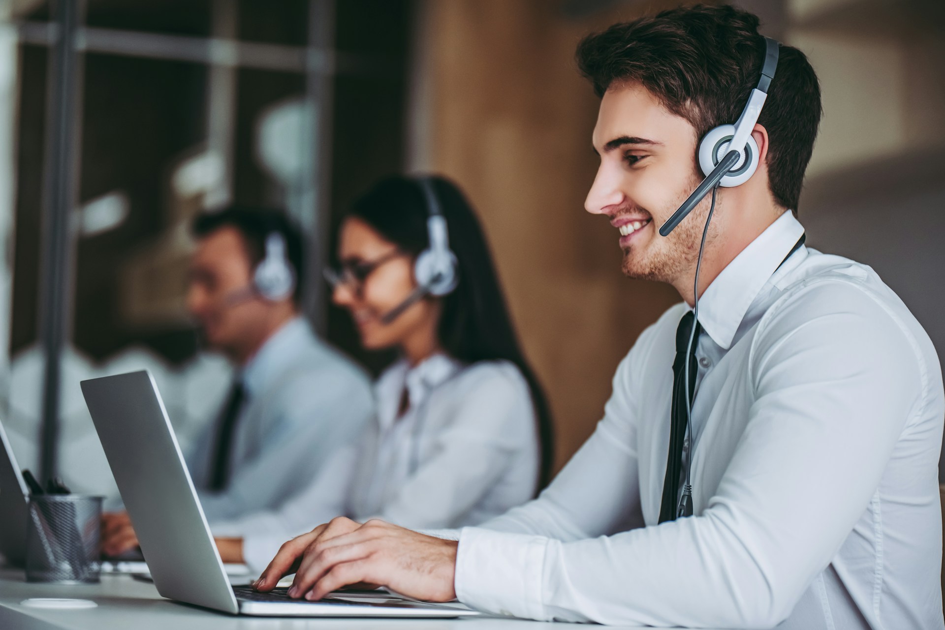 10 Key Benefits of Cloud Based Call Center Software for Startups Image