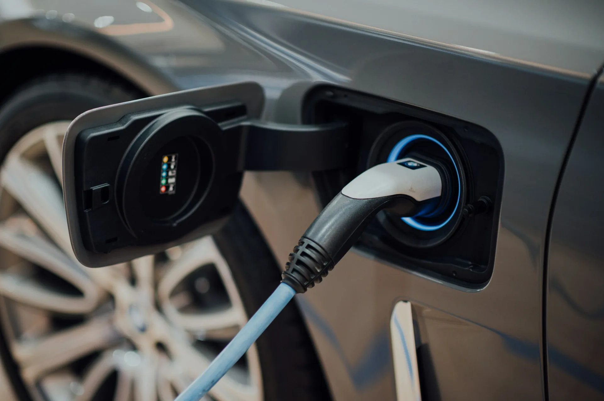 Explore EV charging standards comparison—learn CCS1 vs CCS2, CCS vs CHAdeMO differences