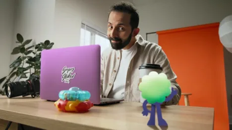7 Cool Examples of Animated Commercial Ads for SaaS and Tech Startups 